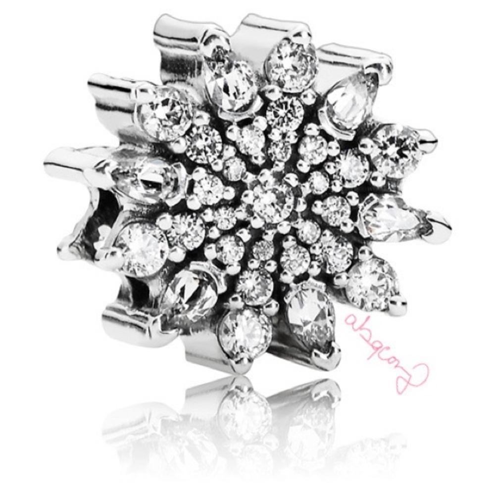 EUC Pandora 791764CZ Sterling Silver Ice Crystal Snowflake Charm w/ Clear CZ’s